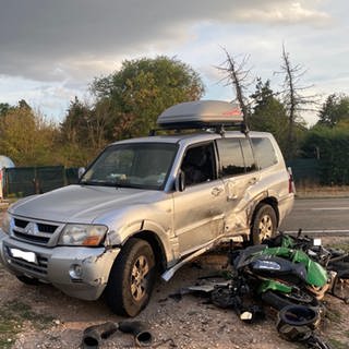 Zerstörtes Motorrad nach Unfall