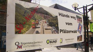 Verschiedene Gruppen demonstrieren gegen den vierspurigen Ausbau der B10 im Pfälzerwald