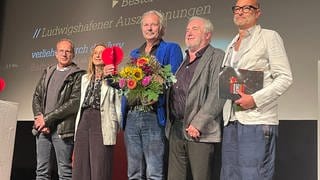 Leander Haußmann bekommt beim Festival des deutschen Films in Ludwigshafen den Preis für den besten Film 