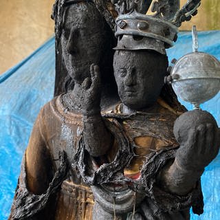 Verkohlte Figuren aus der Wallfahrtskirche in Ludwigshafen