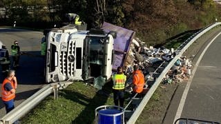 Umgekippter Lkw in Autobahnkreuz Frankenthal