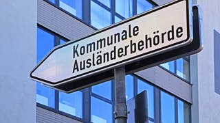 Ehrenamtliche in Ludwigshafen beklagen schwierigen Kontakt zur Ausländerbehörde der Stadt