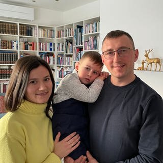 Familie Holub und Pfarrer Andriy Chmyr