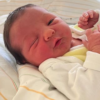 Der kleine Mael Defaux, das erste Neujahrsbaby in der Vorderpfalz.