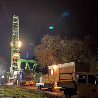 Mutmaßlichen Erdöl-Bohrturm bei Landau-Nußdorf