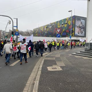 Demonstrationszug der Mitarbeiter im Öffentlichen Dienst in Ludwigshafen