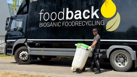 Ein Lkw einer Recyclingfirma