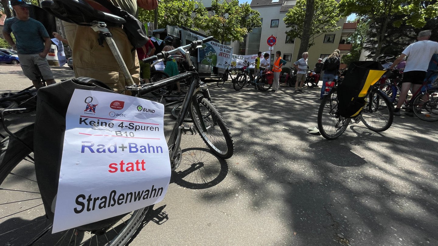 Teilnehmer der Fahrraddemo bei Landau