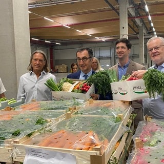 Cem Özdemir besucht Pfalzmarkt