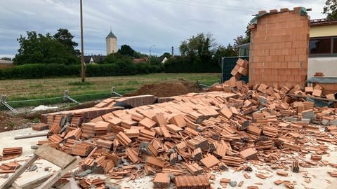 Zerstörungen an der Kita in Neustadt Lachen-Speyerdorf nach einem Tornado vom Sonntag