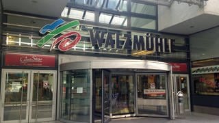 Der Eingang des Einkaufszentrums Walzmühle in Ludwigshafen