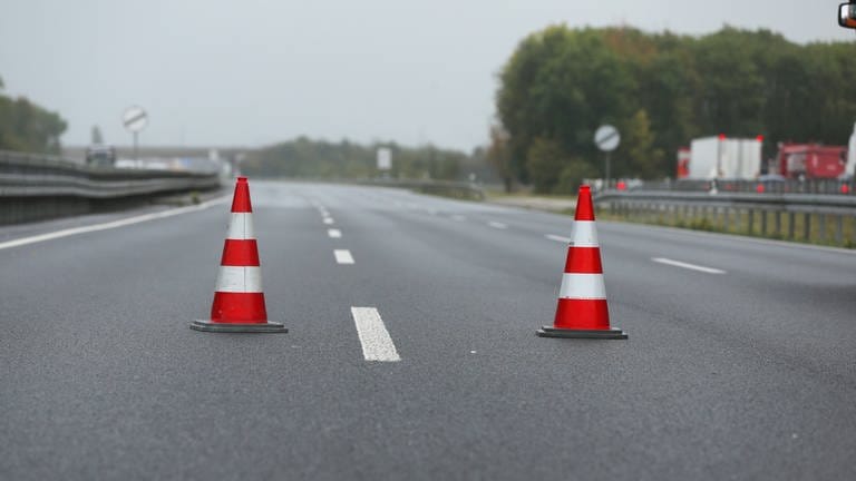 Sperrung der A6 in Rheinland-Pfalz bei Wattenheim nach Lkw-Unfall (Symbolbild)