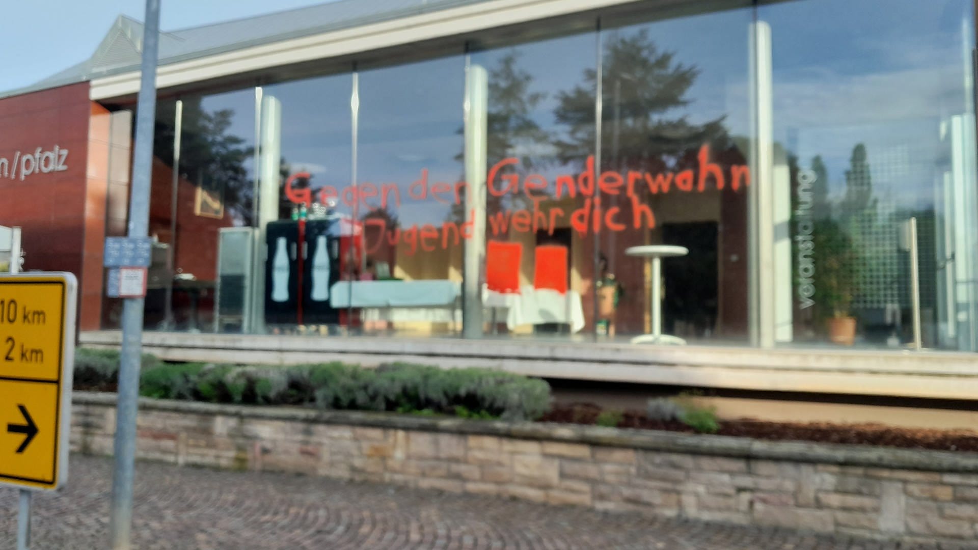 Hass-Schmierereien in Obrigheim – Polizei ermittelt