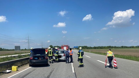 Polizei an der Unfallstelle auf der A61 bei Ludwigshafen am 20.5.2024 (Bildquelle: Polizei)