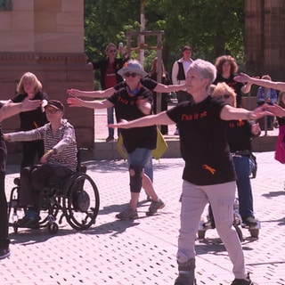 Flashmob zum Welt-MS-Tag vor dem Dom in Speyer