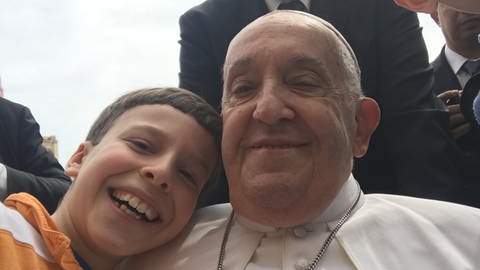 Selfie mit Papst Franziskus: So nah kam der Domchor Speyer dem katholischen Kirchenoberhaupt