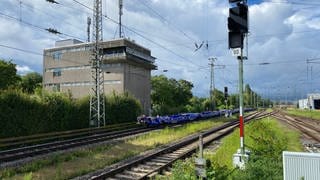Wegen Personalmangels im Stellwerk Ludwigshafen fallen viele S-Bahnen aus. Das Stellwerk steht südlich des Hauptbahnhofs Ludwigshafen an der Strecke Richtung Schifferstadt.
