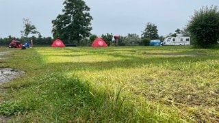 Im „Camp Denmark“ auf dem Bad Dürkheimer Campingplatz herrscht Aufbruchstimmung. Vereinzelt wuseln noch Dänische Fans zwischen den Zelten umher und suchen ihre sieben Sachen zusammen. Die Zelte gehen an das Deutsche Rote Kreuz.