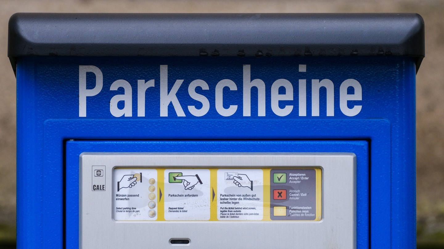 Ein Parkscheinautomat: Eine Frau aus Lambsheim (Rhein-Pfalz-Kreis) soll jahrelang Geld aus dem Parkscheinautomaten hinterzogen haben