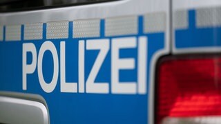 Mehrere Menschen durch Verkehrsunfall beim Brezelfest in Speyer verletzt. Die Staatsanwaltschaft Frankenthal ermittlelt gegen einen tatverächtigen Traktorfahrer.