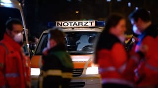 Notarzt nachts im einsatz Symbolbild für Rettungsdienste kommen in der Pfalz bei Herzstillstand oft nicht schnell genug