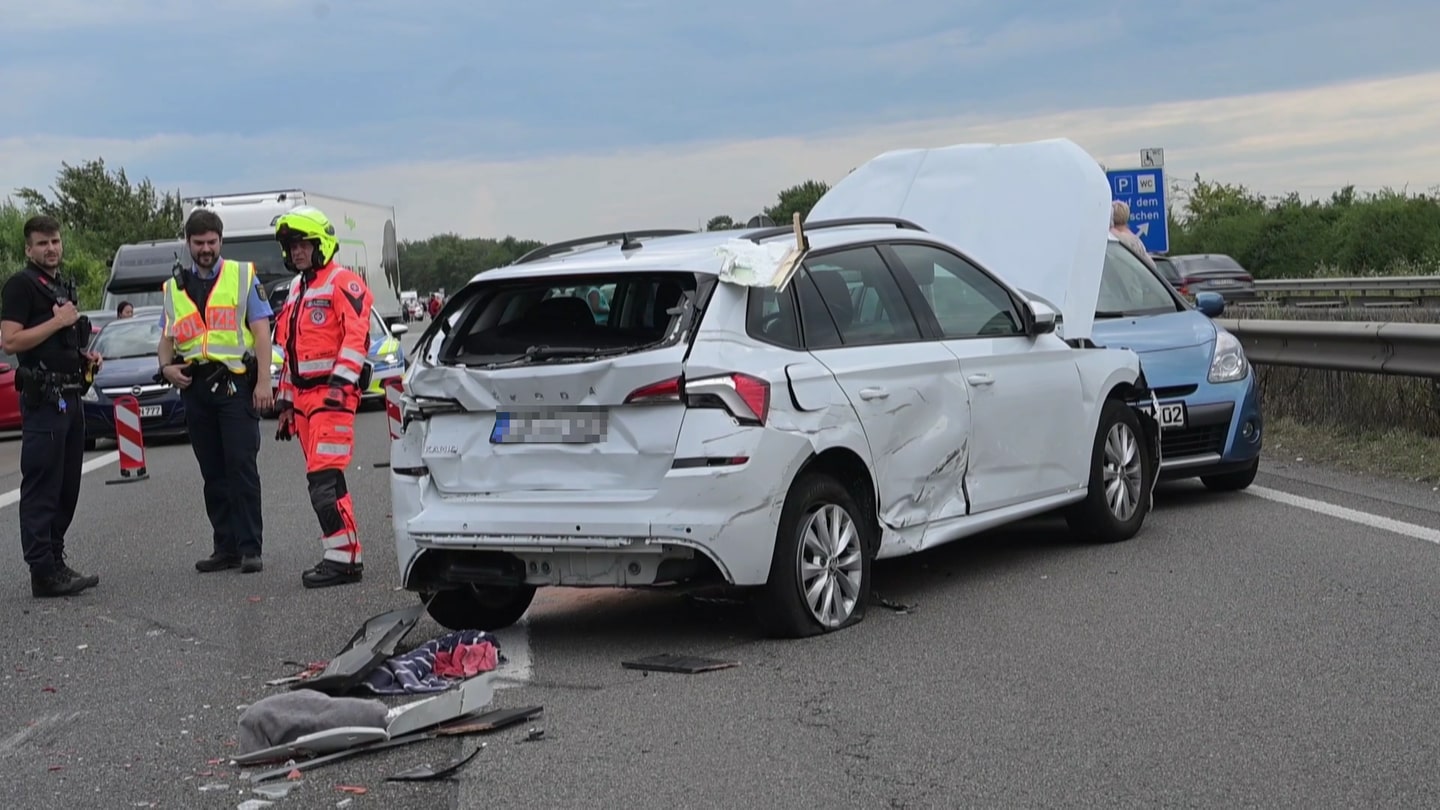 Auf der A61 bei Frankenthal sind am Sonntag mehrere Fahrzeuge zusammengestoßen.