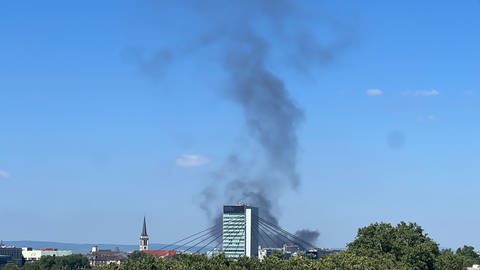 Rauchwolke über Ludwigshafen 