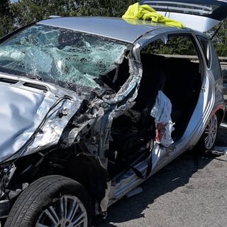 Auf der A6 bei Frankenthal verursachte ein 90-jähriger Falschfahrer einen Unfall.