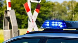 In Jockgrim ist eine 92-Jährige von einem Zug erfasst worden