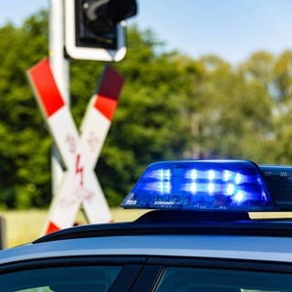 In Jockgrim ist eine 92-Jährige von einem Zug erfasst worden