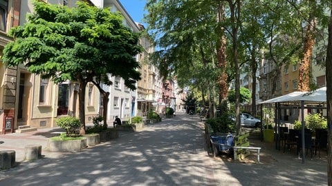 Bewohner im Hemshof über das neue Stadtquartier in Ludwigshafen. Auf dem Gelände der Hochstraße und des Rathauscenters soll gebaut werden. Eine Straße im Hemshof.