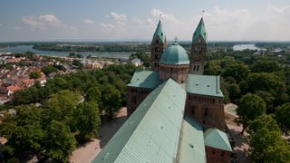 Dom von Speyer mit Blick auf den Rhein und Teile der Stadt, Symbolbild für den Tag des offenen Denkmals