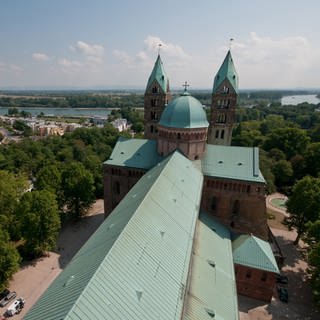 Dom von Speyer mit Blick auf den Rhein und Teile der Stadt, Symbolbild für den Tag des offenen Denkmals