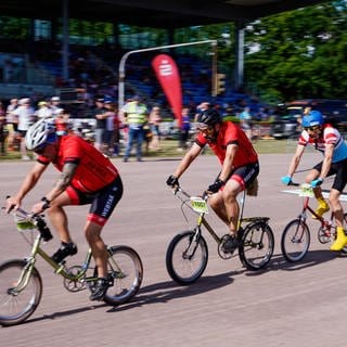 Der Kalmit-Klapprad-Cup feiert das Faltrad - ein Symbol der 1970er Jahre.