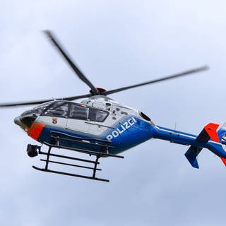 Auch ein Polizeihubschrauber war bei der Suche nach der Seniorin aus Bellheim im Einsatz