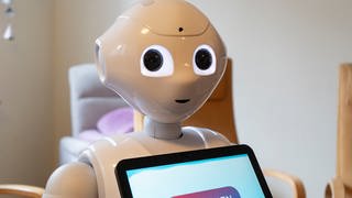 Roboter "Pepper" in einer Tagespflegeeinrichtung in Ludwigshafen