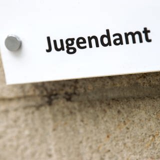 Jugendämter am Limit: So läuft es aktuell in Germersheim und Neustadt