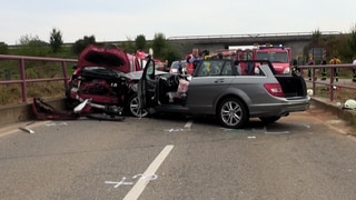 In der Pfalz bei Zeiskam ist eine Frau bei einem Verkehrsunfall ums Leben gekommen. 