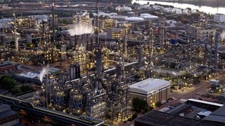 Der Steam-Cracker des BASF-Werks in Ludwigshafen: Hier soll die weltgrößte Wärmepumpe gebaut werden