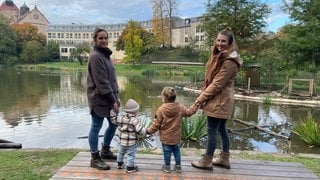 Lena Niederl lebt mit ihrer Frau Jessica und ihren beiden Kindern zusammen. Dass Lena und Jessica als Eltern eingetragen werden konnten, war schwere Arbeit.