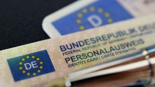 Wer in der Pfalz einen Personalausweis oder Reisepass, kommt online nur begrenzt voran. Dafür muss man nämlich in der Verwaltung persönlich erscheinen.