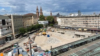 Baugrube am Berliner Platz. Planungsstand im Ortsbeirat 