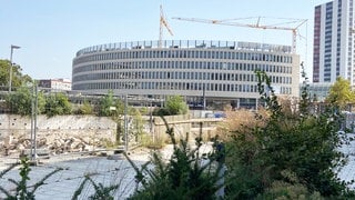 Die Dauerbaustelle am Berliner Platz in Ludwigshafen: Jetzt hat der neue Investor seine Pläne für das Gebäude, das dort entstehen soll, vorgestellt.