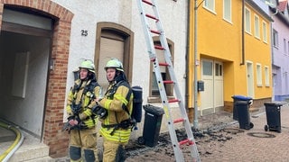 In Speyer hat es am Mittwochmittag in einer Wohnung gebrannt, dabei wurde eine Person leicht verletzt. Laut Polizei wurde die Wohnung durch den Brand vollständig zerstört und ist unbewohnbar.