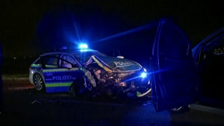 Ein Polizeiauto ist in der Nacht in Ludwigshafen in einen Unfall verwickelt gewesen.