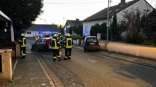 Autounfall in Heßheim, Auto auf die Seite gekippt