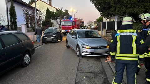 Autounfall in Heßheim, Auto auf die Seite gekippt