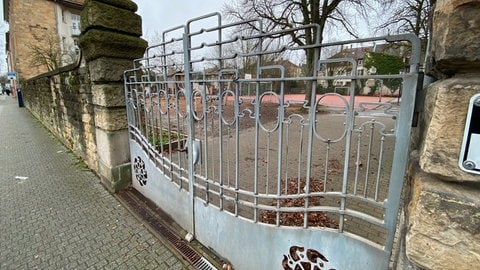 Der Schulhof der Nordringschule in Landau. Hier haben mehrere Jugendliche offenbar einen Angriff auf ihre Mitschüler geplant. Polizei und Staatsanwaltschaft ermitteln.