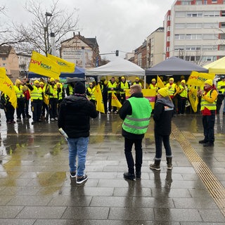 Etwa 150 Mitarbeiter der Deutschen Post haben am Donnerstag in Landau gestreikt. Tausende Pakete und Briefe in der Südpfalz und in Nordbaden könnten deshalb später ankommen.