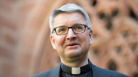Der Mainnzer Bischof Kohlgraf appelliert an die Verantwortung der Menschen in der Corona-Krise.